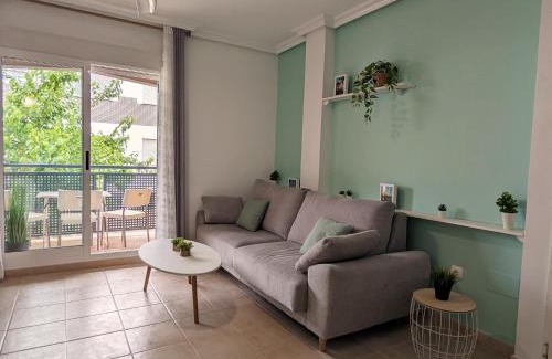 Los Alcazares Apartment | Apartamento Las Palmeras - Con Terraza, barbacoa, aire acondicionado y a 250m de la playa!
