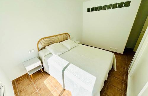 Vera Beach Apartment | Apartamento Luz de Baria con gran jardín en primera línea Urbanización Playa de Baria 2