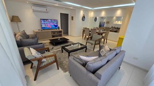 Centro Apartment | Apartamento pé na areia inteiro-4 quartos 3 cama casal ,4 camas solteiro-3 salas cozinha