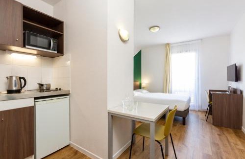 Carrieres-sous-Poissy Apartment | Aparthotel Adagio Access Carrières Sous Poissy