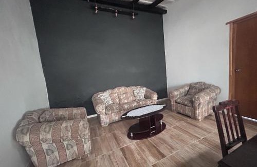 Fray Bentos House | Aparthouse-Compartida!