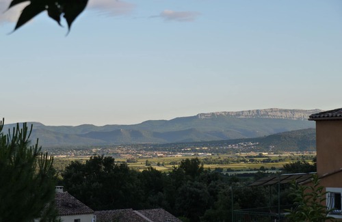 Seillons-Source-d'Argens Apartment | Apartment in villa with pool, oasis of relaxation, view of mountains, quiet on the edge of the village.