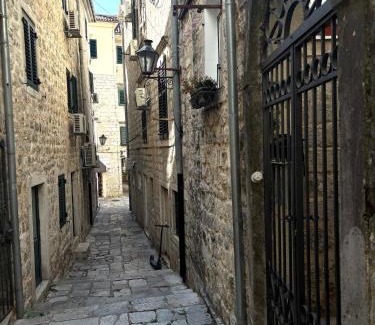 Kotor Old Town Apartment | Apartman HOME Kotor
