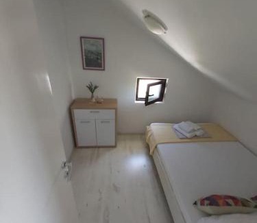 Kastel Gomilica Apartment | Apartman with swiming pool