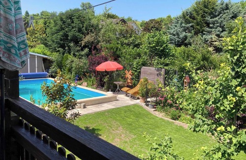 Endingen am Kaiserstuhl Apartment | Apartment '4' with Shared Garden, Balcony and Wi-Fi