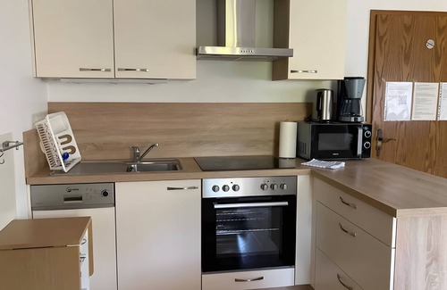 Endingen am Kaiserstuhl Apartment | Apartment 'Linde' with Shared Garden, Balcony and Wi-Fi