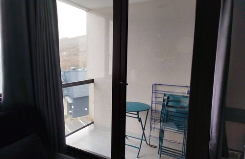 Besse-et-Saint-Anastaise Apartment | Apartment 6 people resort center.private parking.pets welcome