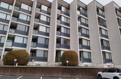 Besse-et-Saint-Anastaise Apartment | Apartment 6 people resort center.private parking.pets welcome