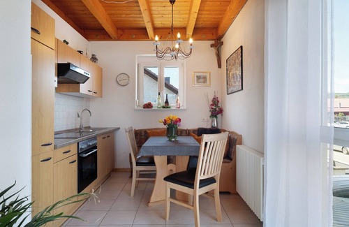 Sasbach am Kaiserstuhl Apartment | Apartment '45qm' with Balcony, Wi-Fi and Air Conditioning