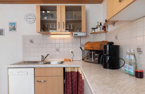 Sasbach am Kaiserstuhl Apartment | Apartment 'Burger' with Shared Garden and Wi-Fi