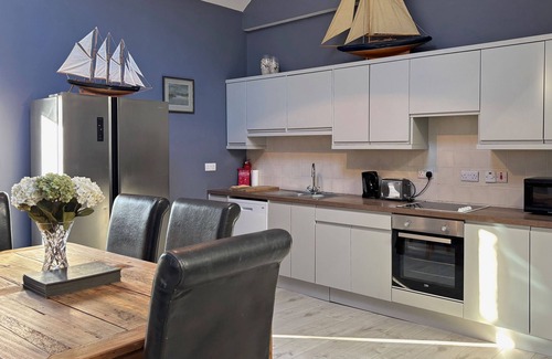Kylemore Cottage | Apartment 375 - Kylemore - sleeps 6 guests in 3 bedrooms