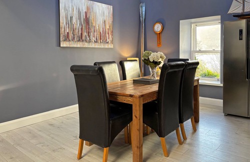 Kylemore Cottage | Apartment 375 - Kylemore - sleeps 6 guests in 3 bedrooms