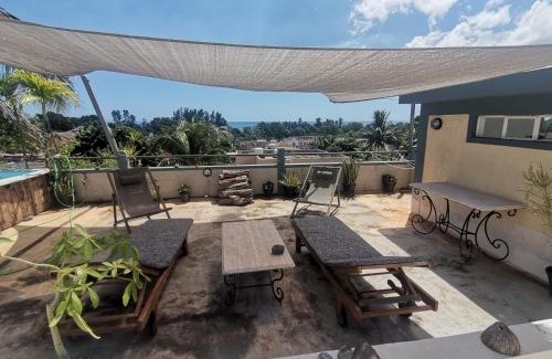 Pointe Aux Sables Apartment | Apartment 3bedrooms 2bathrooms rooftop jacuzzi