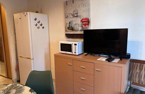 Prunete Apartment | Apartment '4 Personne' with Shared Pool, Wi-Fi and Air Conditioning
