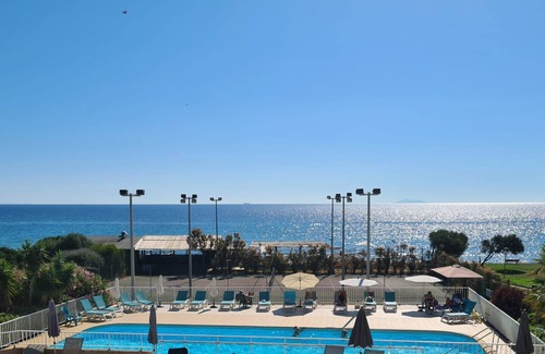 Prunete Apartment | Apartment '4 Personne' with Shared Pool, Wi-Fi and Air Conditioning