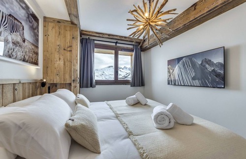 Les Almes Villa | Apartment Alpine 3 - Four Bedroom Villa, Sleeps 8