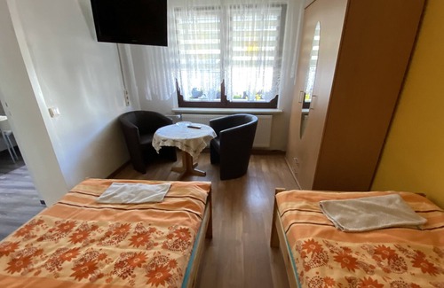 Kranichfeld Apartment | Apartment "An Der Niederburg" with Shared Pool, Shared Terrace & Wi-Fi