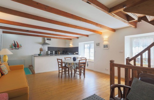 Paimpol Apartment | Apartment 'Appartement Pasteur Etage' with Wi-Fi