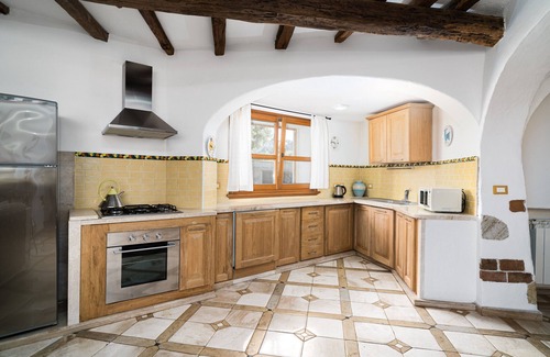 Dorgali Apartment | Apartment "Art House" with Mountain View, Private Terrace & Wi-Fi