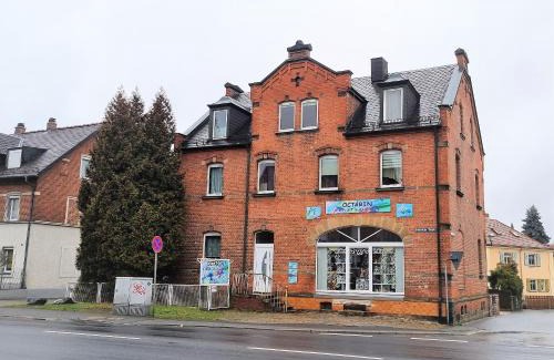 Jakobshof Apartment | Apartment Bayreuth, Große Ferienwohnung im Haus mit Kunst, 3 Schlafzimmer, Küche, Parkplatz