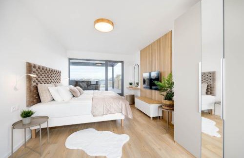 Hruba Borsa Apartment | Apartment by the golf course
