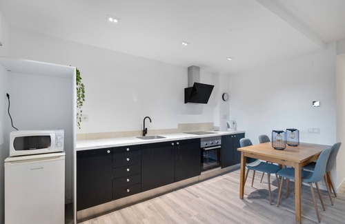 Sant Marti de Tous Apartment | Apartment 'Cal Brigida' with Mountain View, Wi-Fi and Air Conditioning