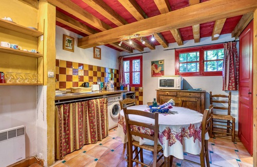 Fourques Apartment | Apartment 'Camoin' with Private Pool, Wi-Fi and Air Conditioning