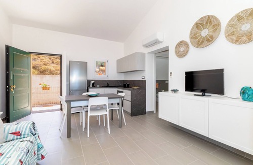 Trinita d'Agultu Apartment | Apartment Carolina House Near the Beach with Sea View, A/C, Wi-Fi, Terrace & Balcony