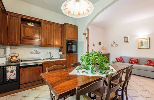 Monticiano Apartment | Apartment 'Casa Delle Nonne' with Shared Garden and Wi-Fi