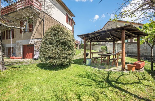 Monticiano Apartment | Apartment 'Casa Delle Nonne' with Shared Garden and Wi-Fi