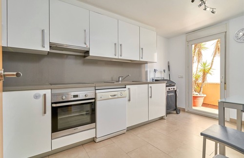 Velilla-Taramay House | Apartment "Casa Lola" with Private Terrace, Shared Pool & Wi-Fi