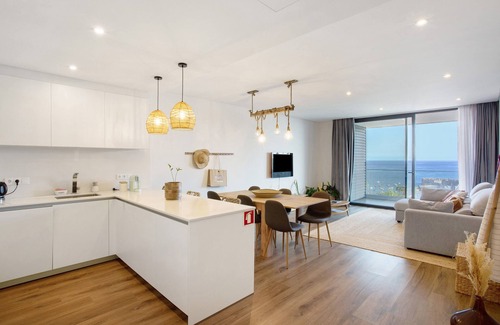 Camara de Lobos Apartment | Apartment 'Casa Castanheta' with Sea View, Wi-Fi and Air Conditioning