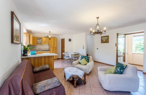 Vesio Apartment | Apartment 'Casa Rita App 2' with Shared Terrace, Shared Garden and Wi-Fi