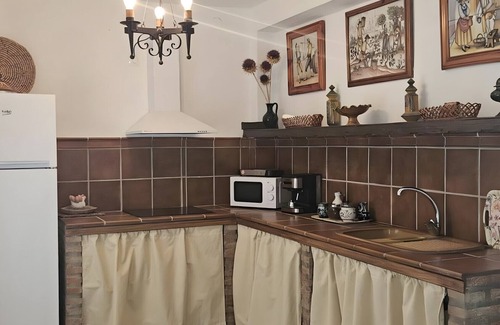 Pitres Apartment | Apartment 'Chaparra Pitres Apart Ferreirola' with Mountain Views, Shared Pool and Wi-Fi