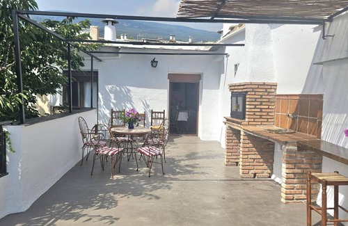 Pitres Apartment | Apartment 'Chaparra Pitres Apart Ferreirola' with Mountain Views, Shared Pool and Wi-Fi