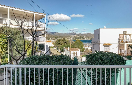 Llanca Apartment | Apartment "con jardín y vistas al mar" with Sea View, Garden, Balcony & A/C