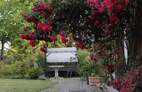 Blievenstorf Apartment | Apartment 'Damwildhof Fewo Zur Linde' with Shared Garden and Wi-Fi