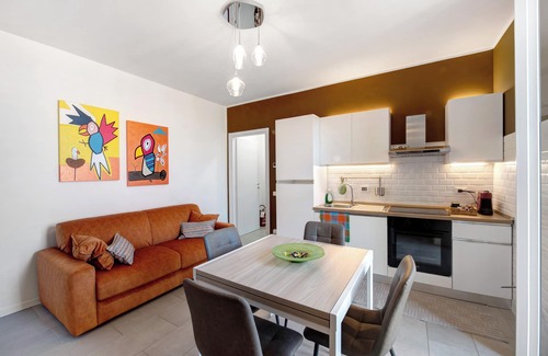 Senna Comasco Apartment | Apartment 'Diamond House Holiday' with Mountain View, Wi-Fi and Air Conditioning