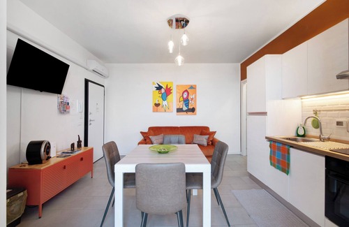 Senna Comasco Apartment | Apartment 'Diamond House Holiday' with Mountain View, Wi-Fi and Air Conditioning