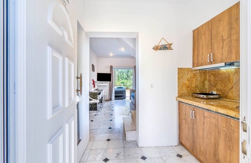 Agios Gordios Apartment | Apartment 'Doliva Anthi' with Private Whirlpool, Mountain View, Wi-Fi and Air Conditioning