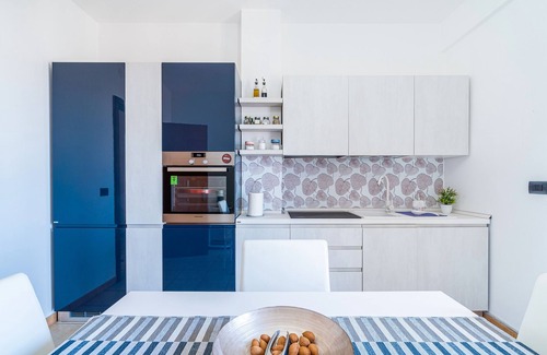 Avola Apartment | Apartment 'Domitilla In Centro Con Panorama' with Sea View, Balcony and Air Conditioning