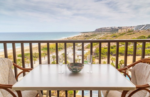 Els Arenals del Sol Apartment | Apartment on the beachfront with parking, pool and gym