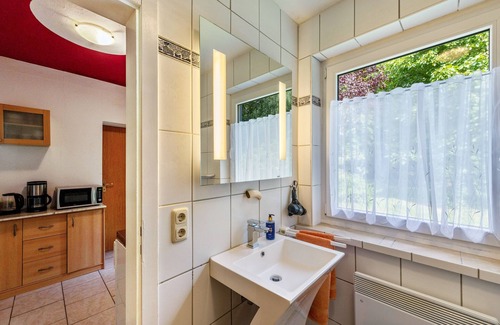 Hagenow Apartment | Apartment 'Ferienwohnung Am Wald' with Shared Terrace, Shared Garden and Wi-Fi