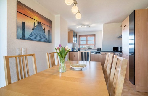 Neuried Apartment | Apartment 'Ferienwohnung, 80qm' with Balcony and Wi-Fi
