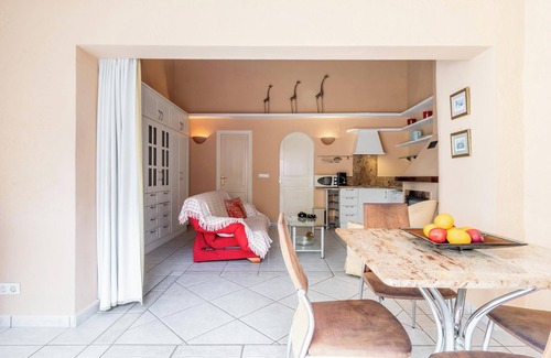 Paichi Apartment | Apartment 'Finca 9' with Shared Pool, Wi-Fi and Air Conditioning