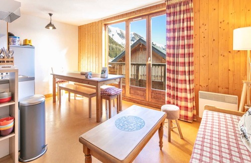 Saint-Sorlin-d'Arves Apartment | Apartment in Saint-Sorlin near Ski Resort