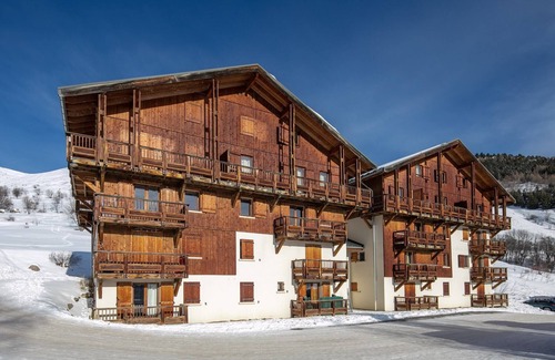 Saint-Sorlin-d'Arves Apartment | Apartment in Saint-Sorlin near Ski Resort