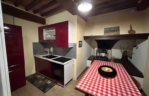 Vescovado Apartment | Apartment 'Glicine - Antiche Dimore' with Shared Pool, Wi-Fi and Air Conditioning