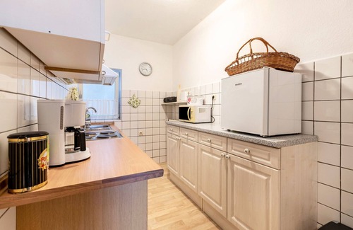 Lunden Apartment | Apartment 'Groth's' with Shared Terrace, Shared Garden and Wi-Fi