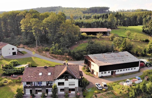 Attendorn Apartment | Apartment 'Hof Weuste' with Lake View, Shared Garden and Wi-Fi
